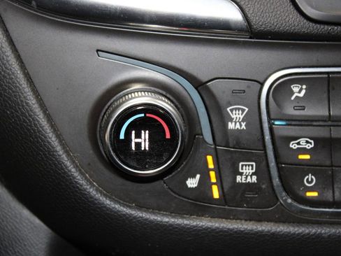 Used 2018 Chevrolet Equinox LT image 38