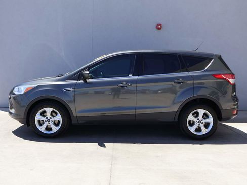 Used 2015 Ford Escape SE FWD image 2