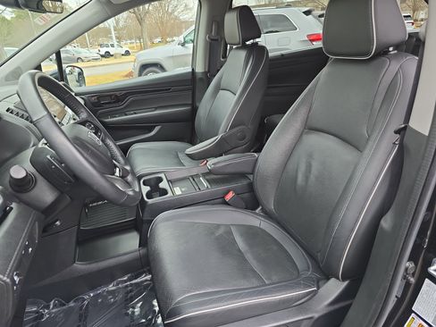 Used 2023 Honda Odyssey Elite image 17