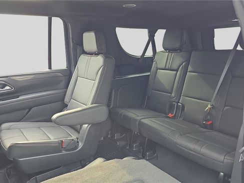 Used 2022 Chevrolet Suburban RST w/ Luxury Package AWD/4WD image 19