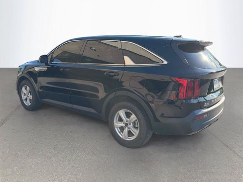Used 2022 Kia Sorento LX FWD image 6