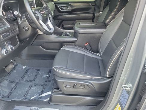 Used 2023 GMC Yukon XL SLT w/ SLT Premium Package image 12