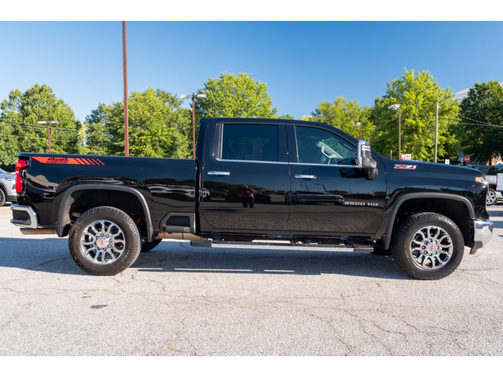 Used 2026 Chevrolet Silverado 2500 LTZ w/ LTZ Convenience Package AWD/4WD image 9