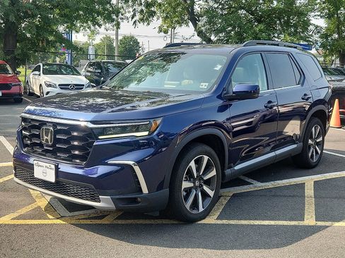 Used 2024 Honda Pilot Touring image 3