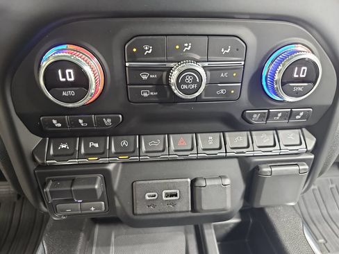 Certified 2019 GMC Sierra 1500 Denali w/ Denali Ultimate Package AWD/4WD image 29