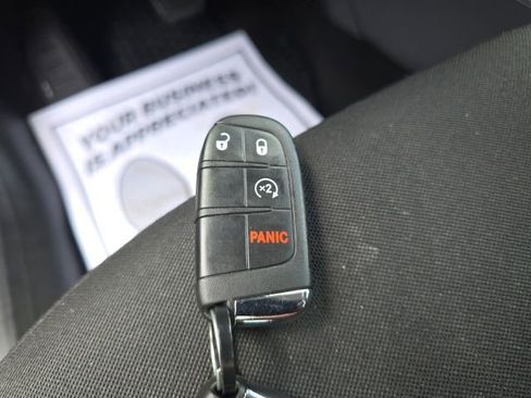 Used 2022 Jeep Renegade Latitude w/ Convenience Group AWD/4WD image 28