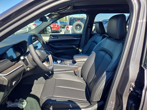 New 2026 Jeep Grand Cherokee L Limited AWD/4WD image 19
