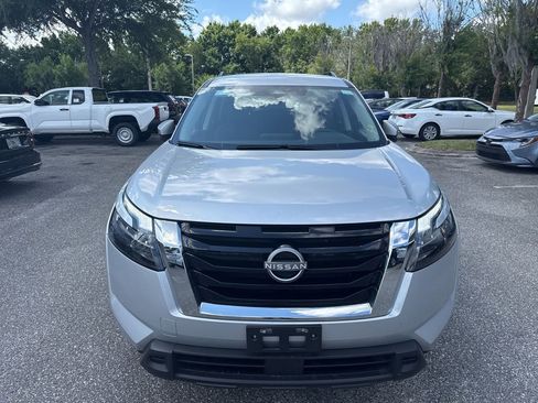 Used 2025 Nissan Pathfinder SV FWD image 8