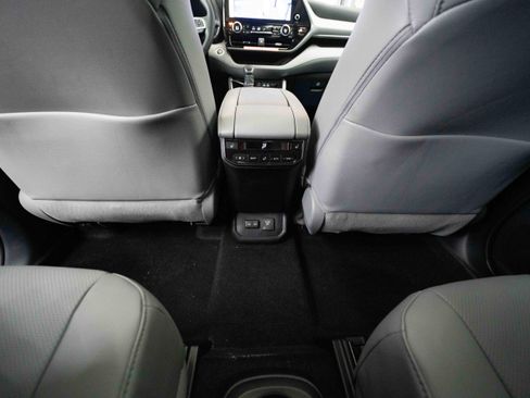 New 2026 Toyota Highlander Platinum image 22