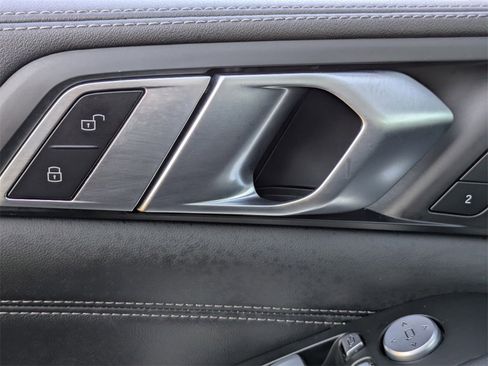 Used 2023 BMW X7 xDrive40i image 11