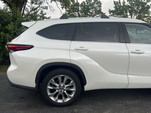 Used 2021 Toyota Highlander Limited image 22
