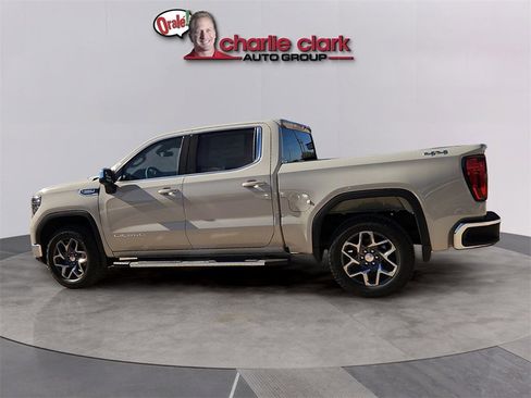 New 2026 GMC Sierra 1500 SLE image 2