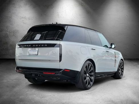 Used 2024 Land Rover Range Rover SV AWD/4WD image 3