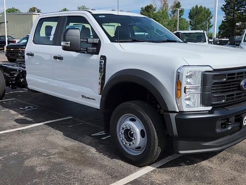 New 2025 Ford F550 4x4 Crew Cab image 12