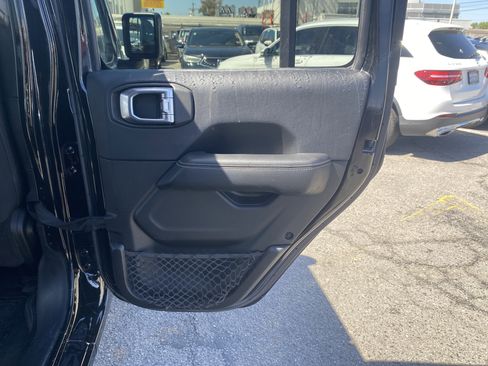 Used 2019 Jeep Wrangler Unlimited Sahara AWD/4WD image 20