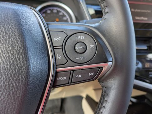 Used 2022 Toyota Camry XLE image 27