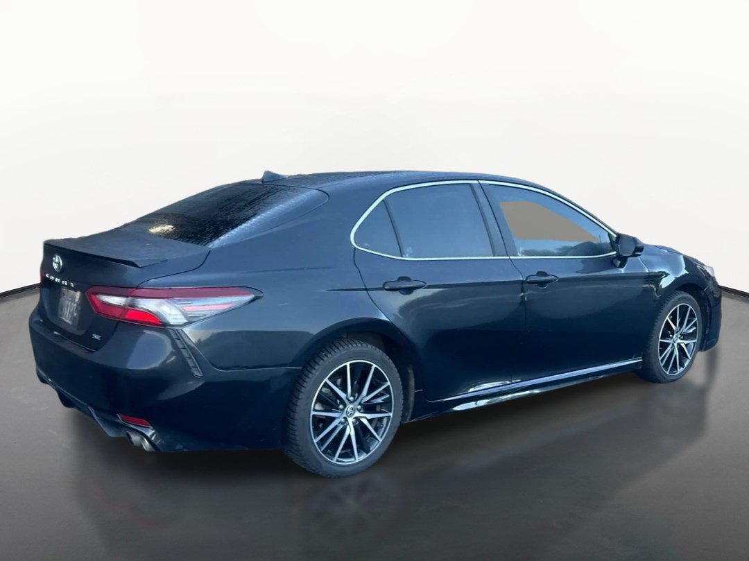 Used 2021 Toyota Camry SE FWD image 3