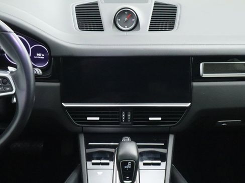 Used 2023 Porsche Cayenne Platinum Edition image 14