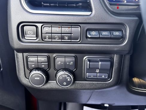 Used 2024 Chevrolet Suburban Premier w/ Premium Package image 20