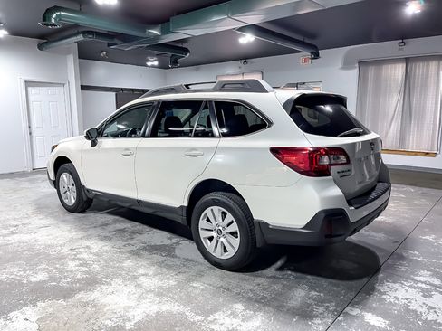 Used 2019 Subaru Outback 2.5i Premium image 6
