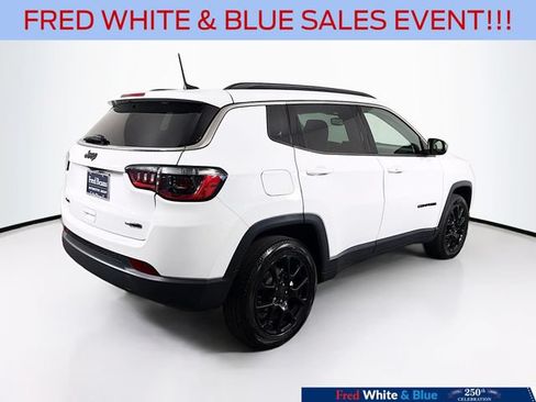 Used 2022 Jeep Compass Latitude w/ Sun and Sound Group AWD/4WD image 7