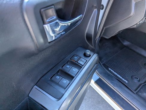 Used 2017 Toyota Tacoma TRD Off-Road w/ Premium & Technology Package AWD/4WD image 11