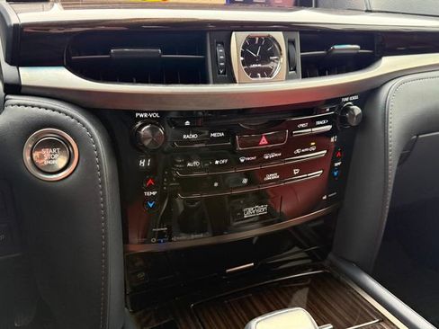 Used 2019 Lexus LX 570 4WD w/ Luxury Package image 23