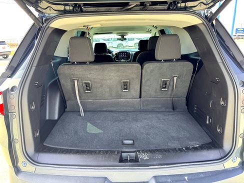Used 2020 Chevrolet Traverse LT image 8
