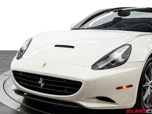 Used 2013 Ferrari California RWD image 14