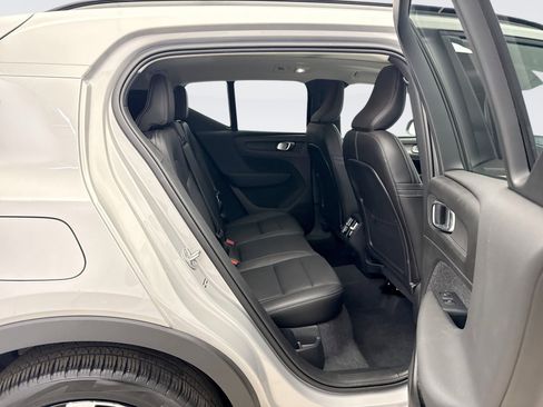 Used 2025 Volvo XC40 B5 Plus image 18