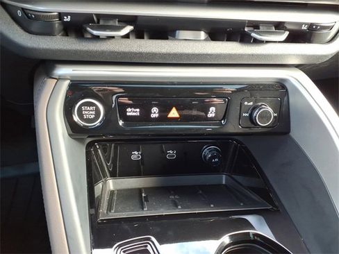 Used 2025 Audi Q5 Premium w/ Convenience Package image 17