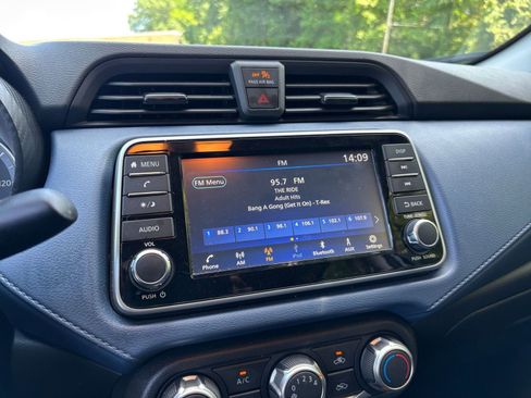 Used 2025 Nissan Versa SV FWD image 20