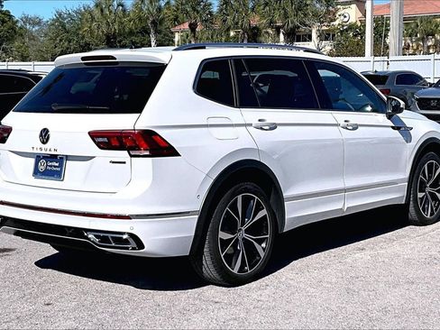 Certified 2022 Volkswagen Tiguan SEL R-Line image 5