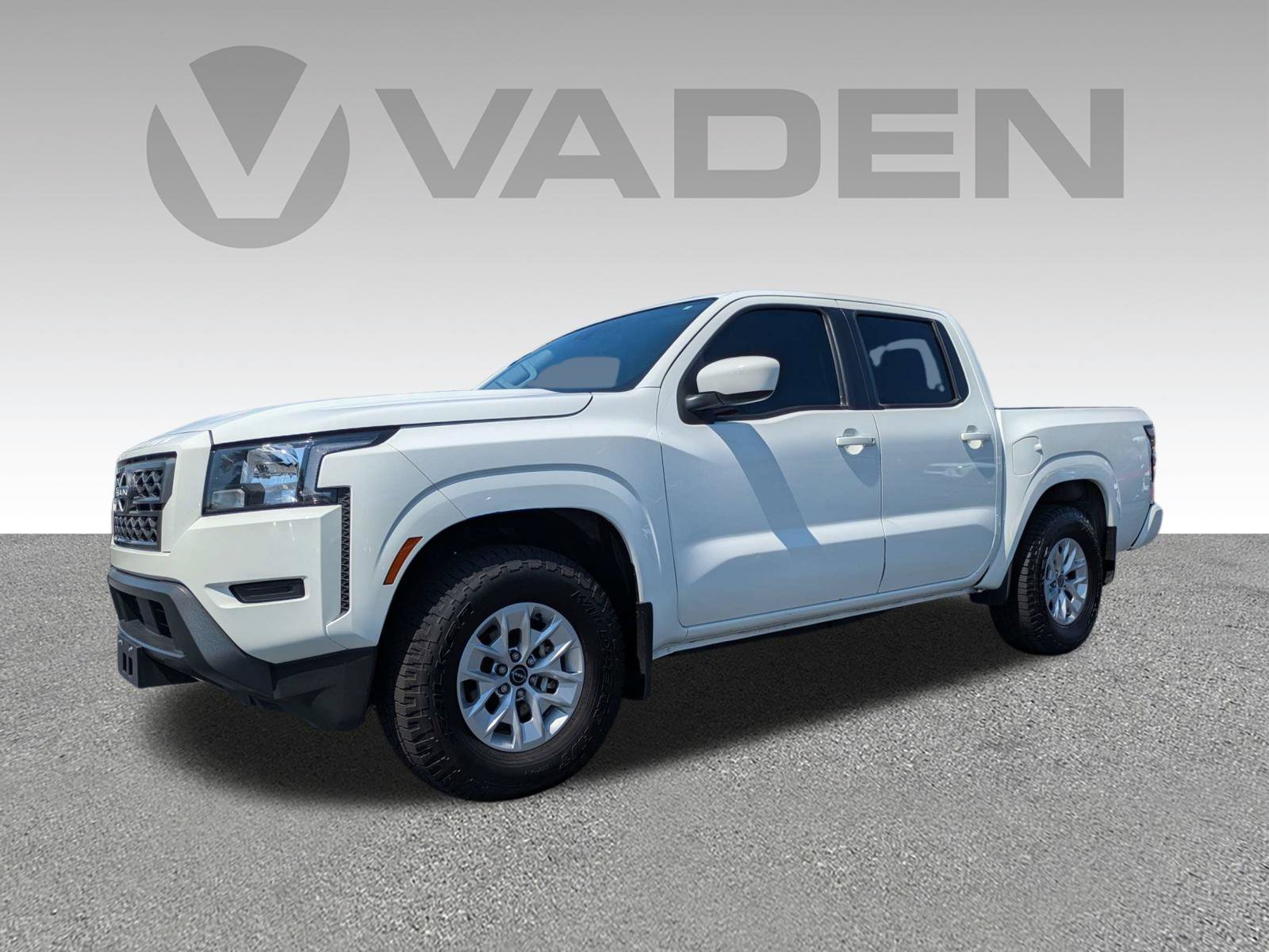 Used 2024 Nissan Frontier SV RWD image 2