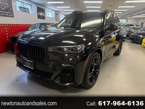 Used 2022 BMW X7 xDrive40i w/ M Sport Package AWD/4WD image 1