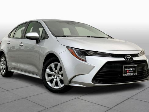 Used 2023 Toyota Corolla LE FWD image 3