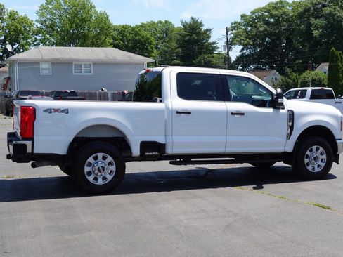Used 2024 Ford F250 XLT AWD/4WD image 3
