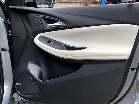 Used 2025 Buick Encore GX Avenir w/ Avenir Technology Package image 23