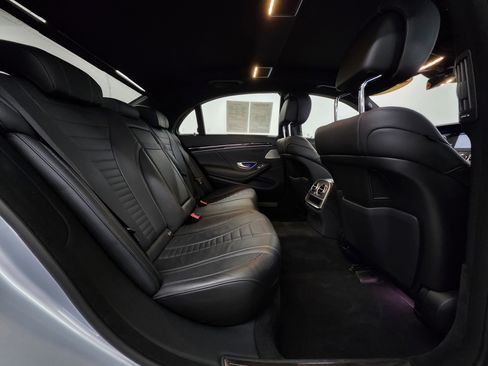 Used 2019 Mercedes-Benz S 560 4MATIC Sedan w/ Premium Package image 29