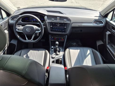 Used 2022 Volkswagen Tiguan SE w/ Panoramic Sunroof Package AWD/4WD image 22