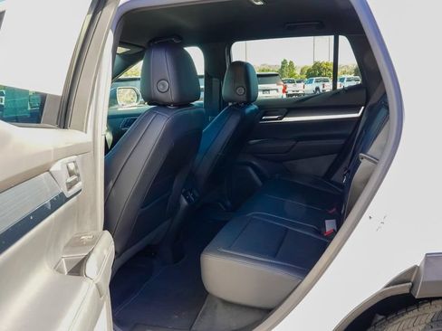 New 2026 GMC Terrain Elevation w/ Elevation Premium Package AWD/4WD image 9