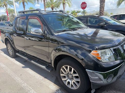 Used 2010 Nissan Frontier LE RWD image 2