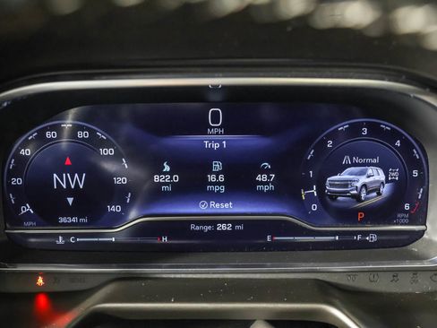 Used 2024 Chevrolet Suburban High Country image 34