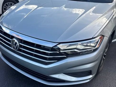 Used 2019 Volkswagen Jetta SE FWD image 1