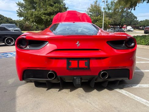 Used 2017 Ferrari 488 GTB RWD image 7