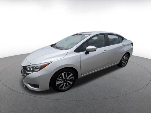 Used 2025 Nissan Versa SV FWD image 8