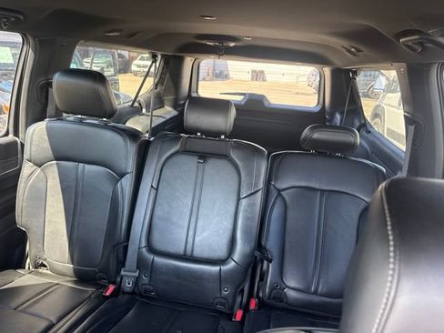 Used 2024 Jeep Wagoneer L Series II w/ Flexible Seating Group AWD/4WD image 10