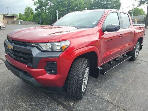 Used 2024 Chevrolet Colorado LT w/ LT Convenience Package II AWD/4WD image 7
