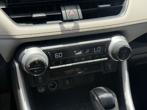 Used 2021 Toyota RAV4 XLE w/ Convenience Package FWD image 22