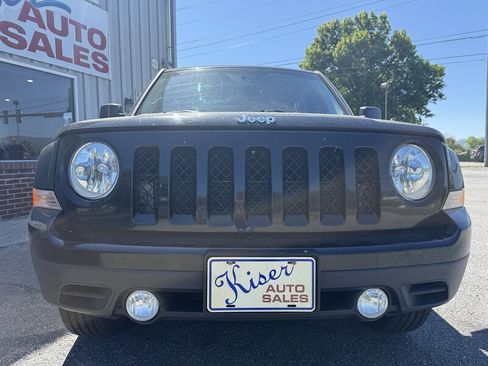 Used 2017 Jeep Patriot Latitude AWD/4WD image 2